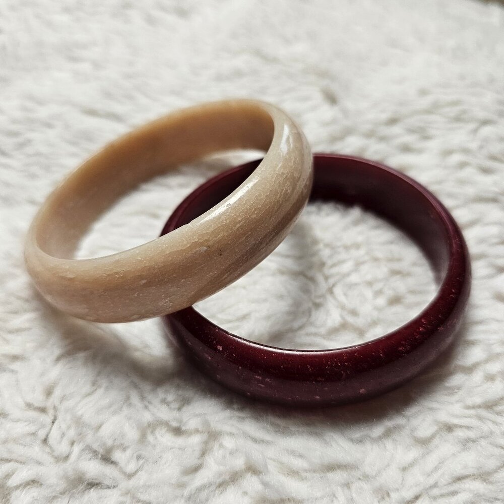 Retro Plastic Red and Tan Speckled Flecked Bangle Bracelets
